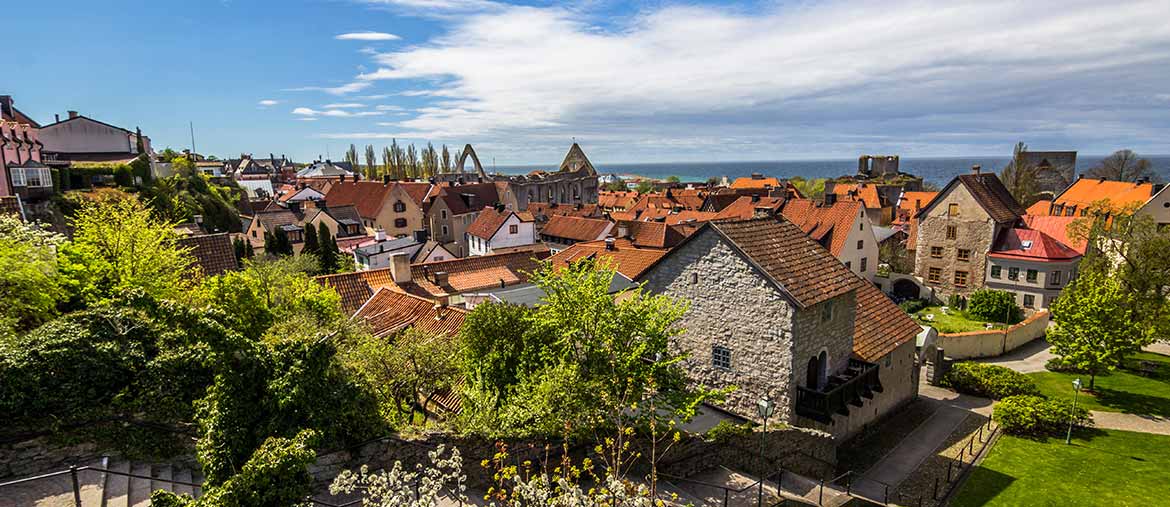 Visby en Suède a inspiré Kiki la petite sorcière de Miyazaki par Amplitudes