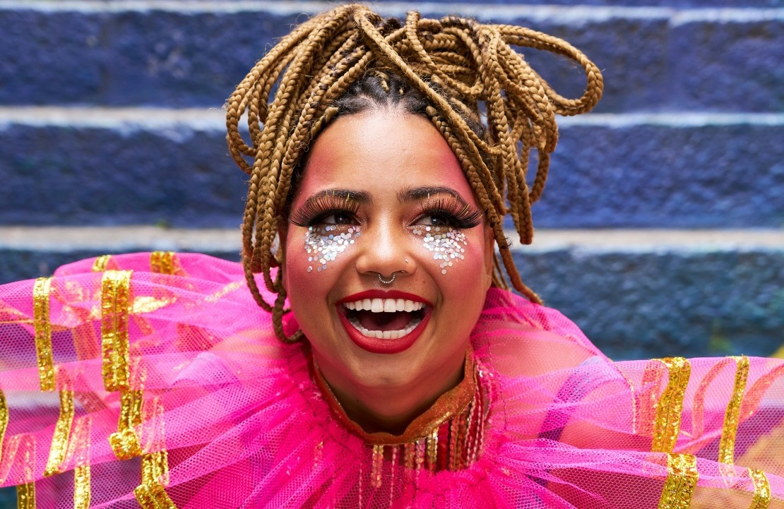 Voyage en hiver au Brésil - Une danseuse du carnaval de Rio - Amplitudes