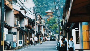 Voyage en train au Japon - Dans les rues de Kyoto - Amplitudes