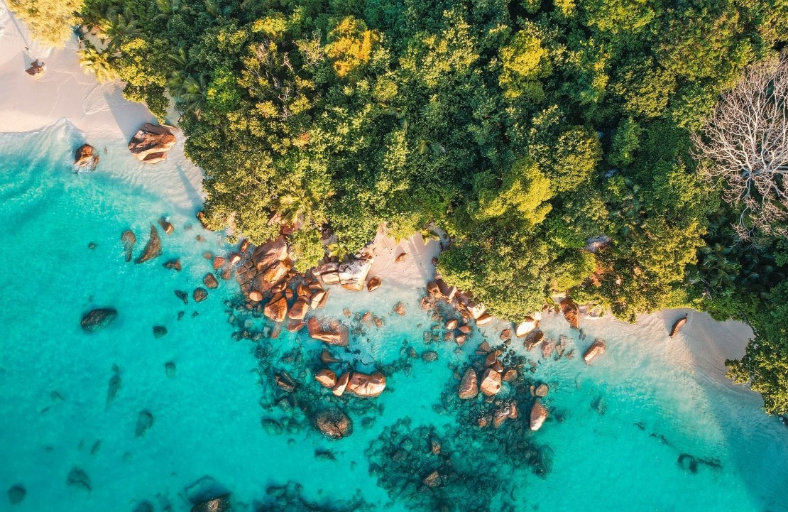 Voyage sur mesure aux Seychelles - Vue du ciel de Praslin - Amplitudes