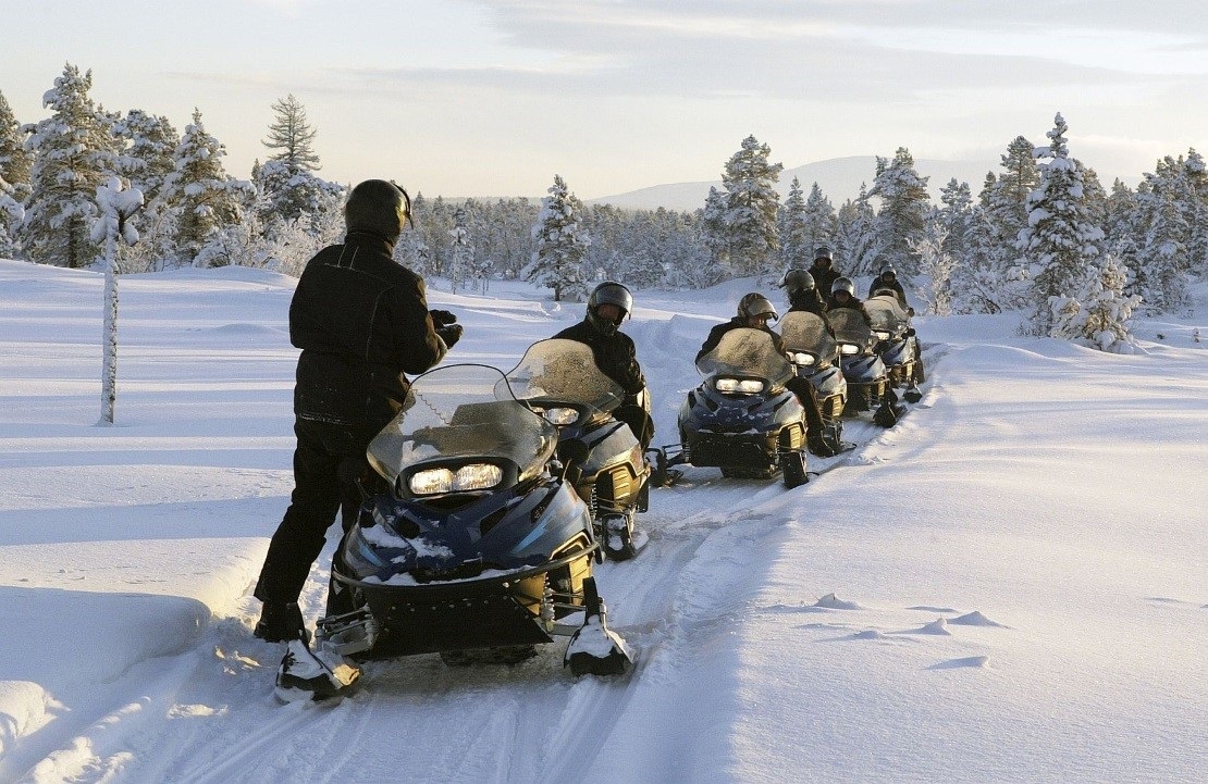Aventure en motoneige à la chasse des aurores boréales - Amplitudes