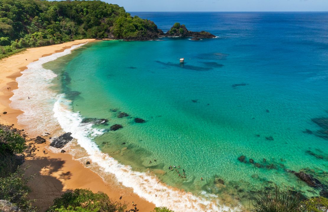 Séjour balnéaire au Brésil - La plage de Baia do Sancho - Amplitudes