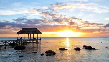 Voyage à l'île Maurice - coucher de soleil au bord de l'océan Indien - Amplitudes