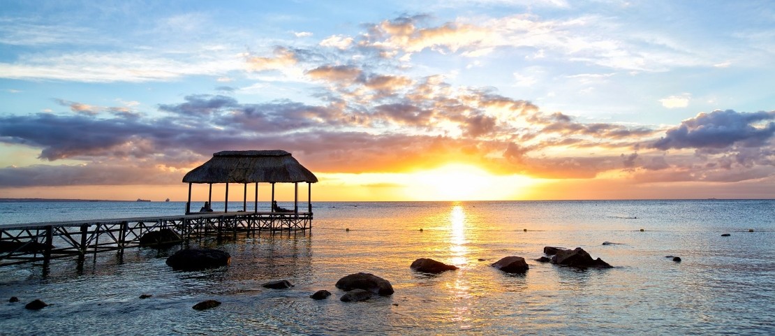Voyage à l'île Maurice - coucher de soleil au bord de l'océan Indien - Amplitudes
