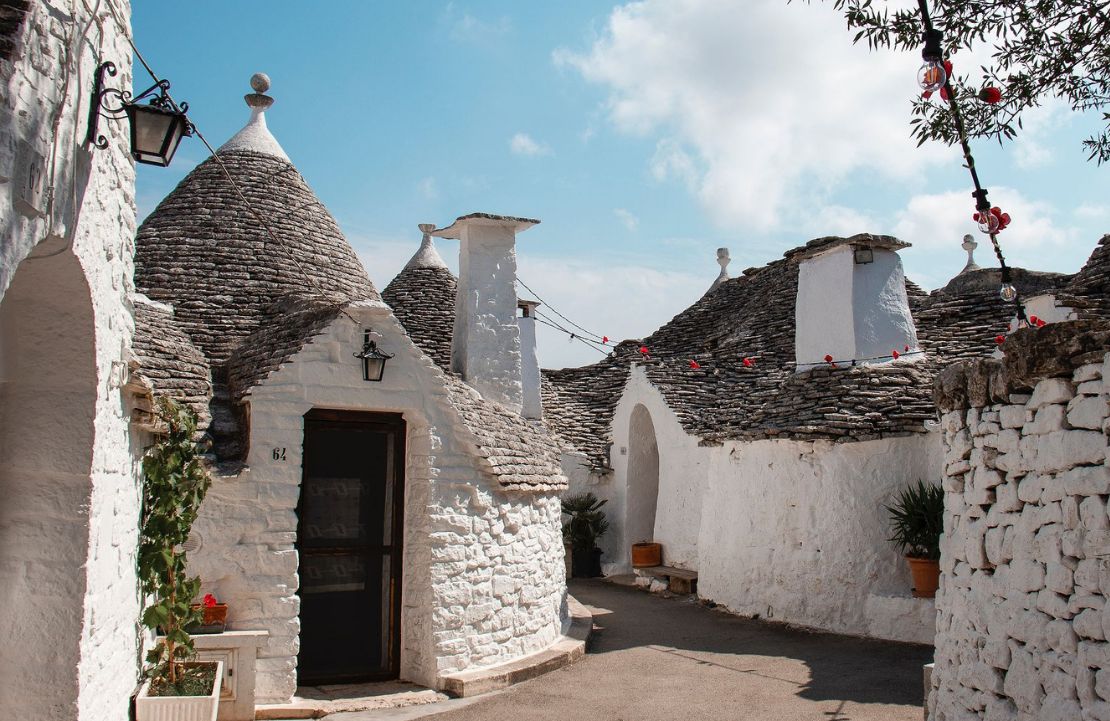 Voyage culturel en Italie - ruelle de trulli – Amplitudes