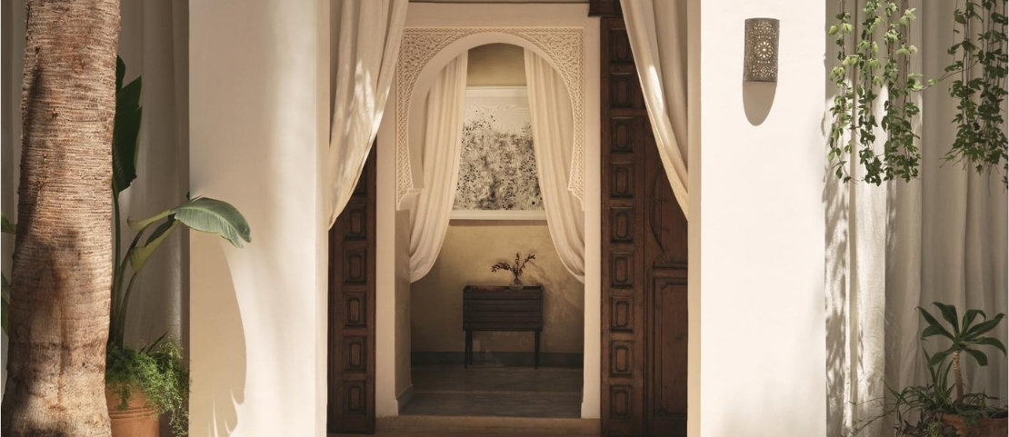 Séjour au riad de luxe Izza Marrakech - porte en arabesque - Amplitudes