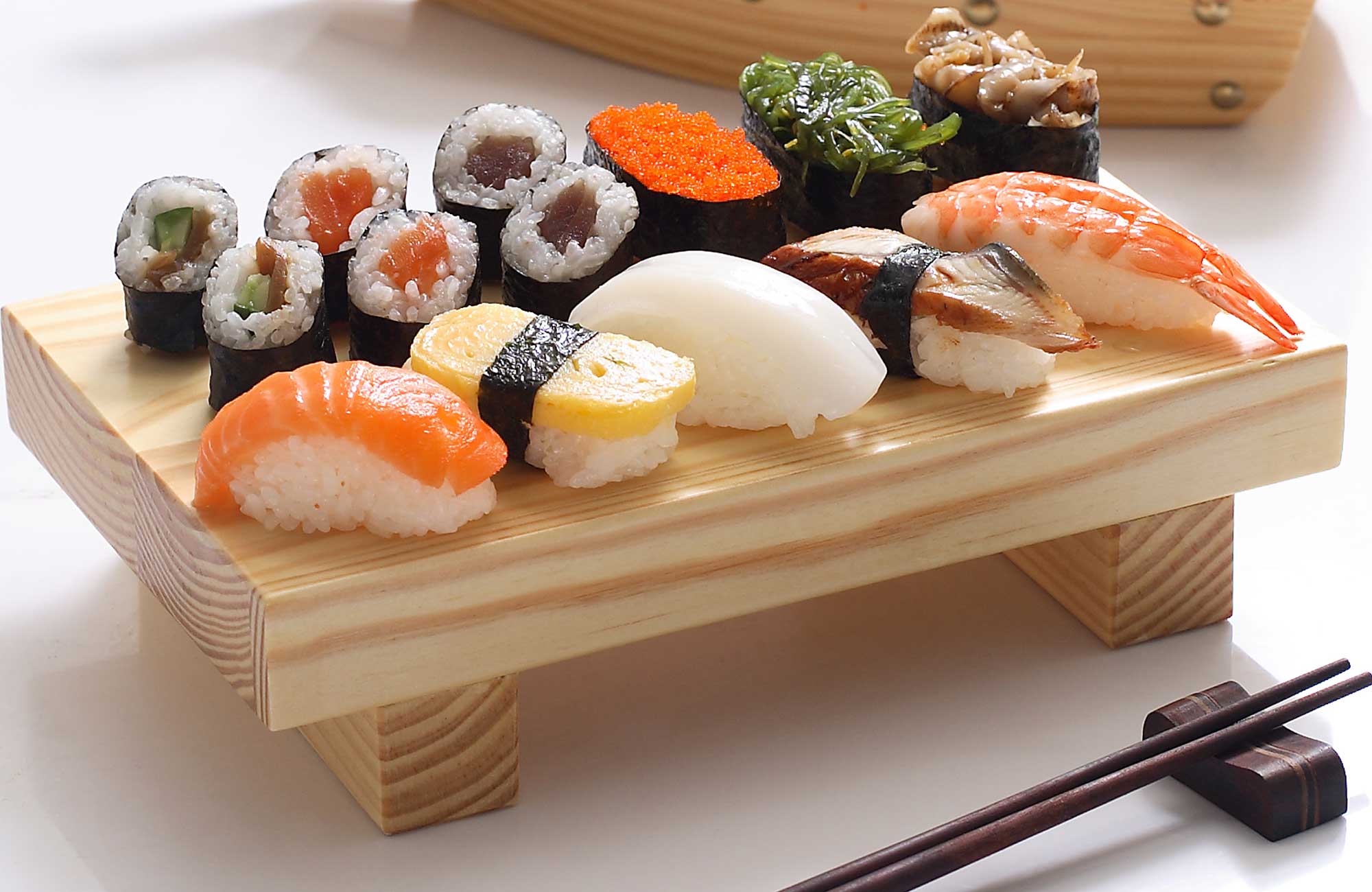 Découvrez l'art de la table japonais en voyage avec Amplitudes. 