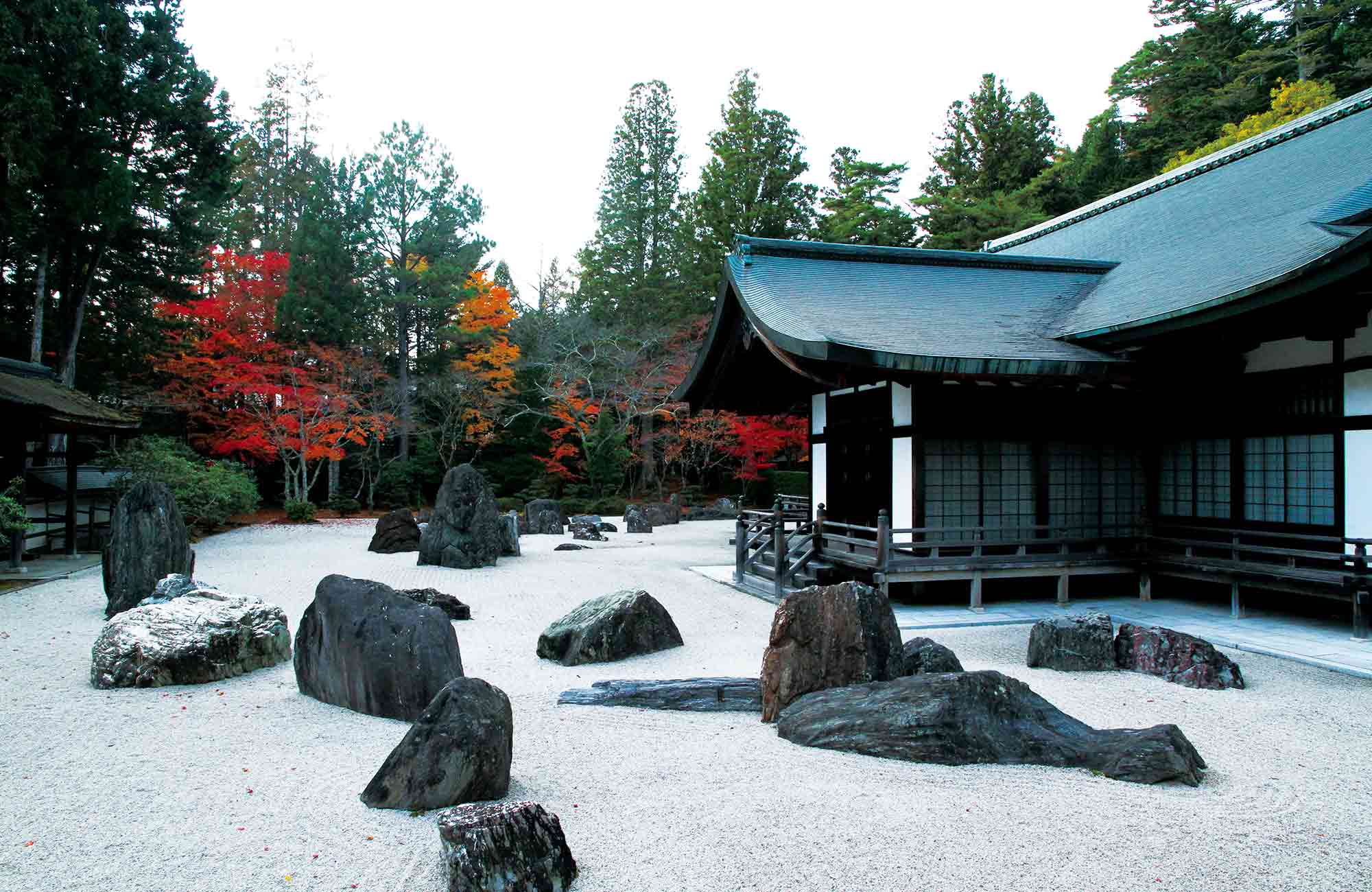 Découvrez l'art de vivre à adopter dans les ryokans, auberges traditionnelles et typiques du Japon.