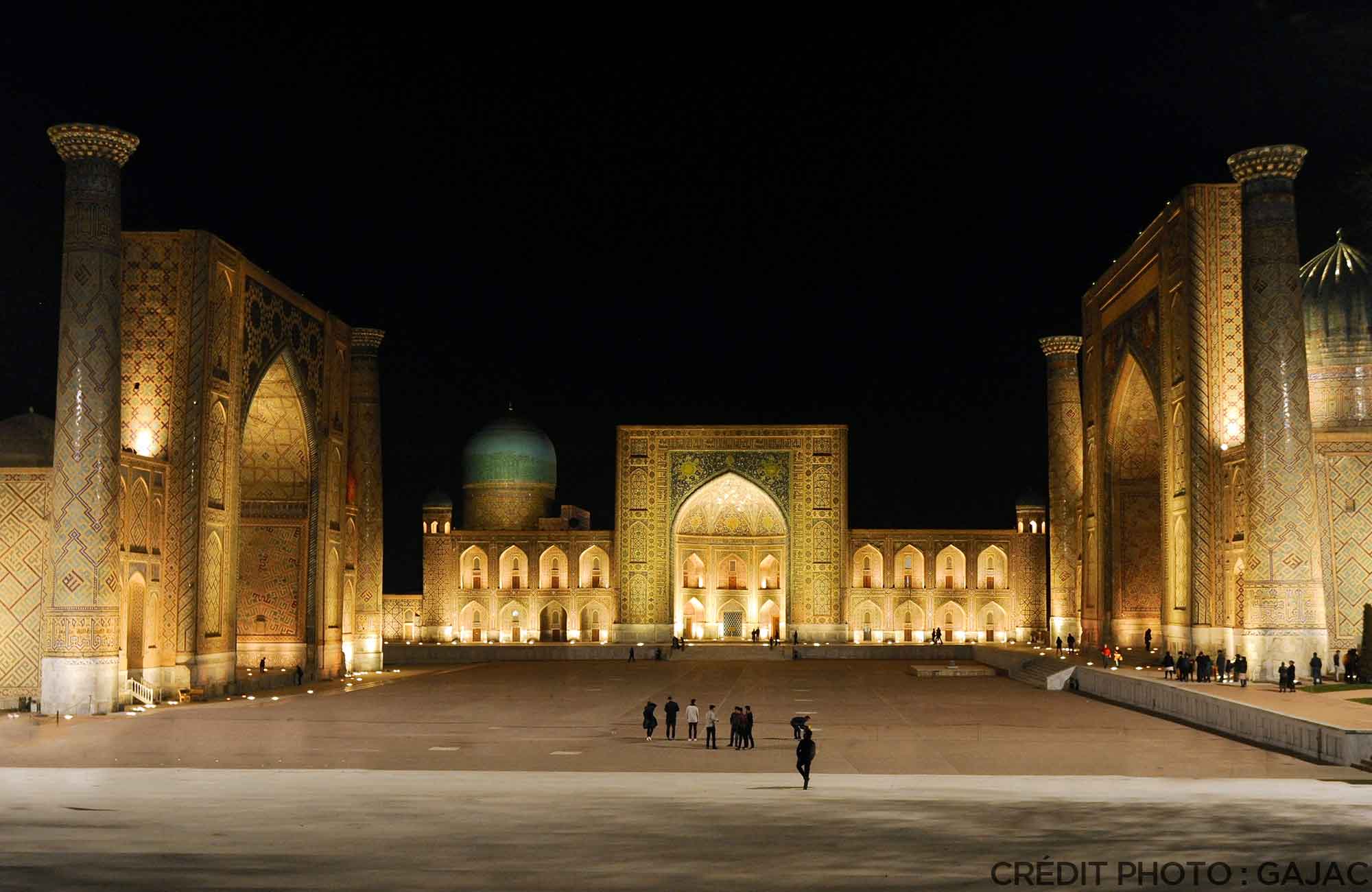 Voyage Ouzbékistan Route de la Soie - place du Registan Samarcande - Amplitudes