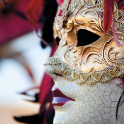 Escapades dans les plus beaux carnavals du monde