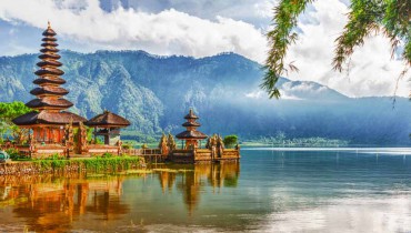 Quand-partir-en-indonésie-java-bali-temple ulun danu bratan-agence-de-voyage-amplitudes