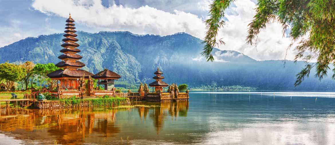 Quand-partir-en-indonésie-java-bali-temple ulun danu bratan-agence-de-voyage-amplitudes