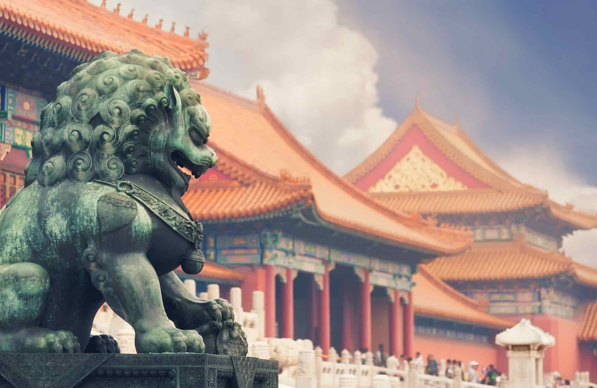 A Pékin, le lion en marbre veille sur la Cité Interdite