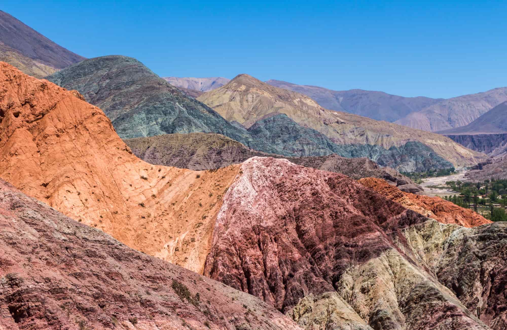 la colline aux 7 couleurs de Purmamarca Argentine - Recoup