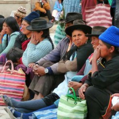 Dimanche aux marchés de Tarabuco et Copacabana