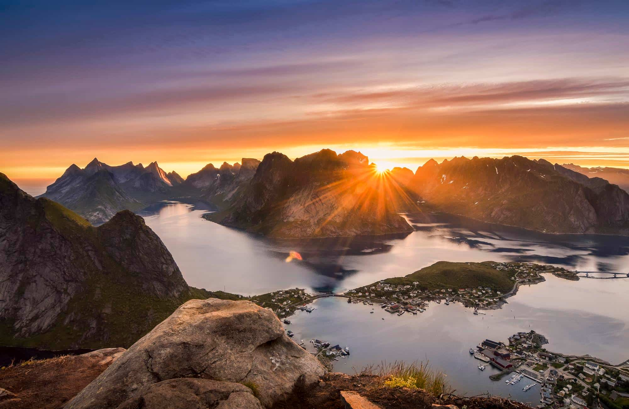 Voyage en Norvège - les îles Lofoten sous le soleil de minuit - Amplitudes