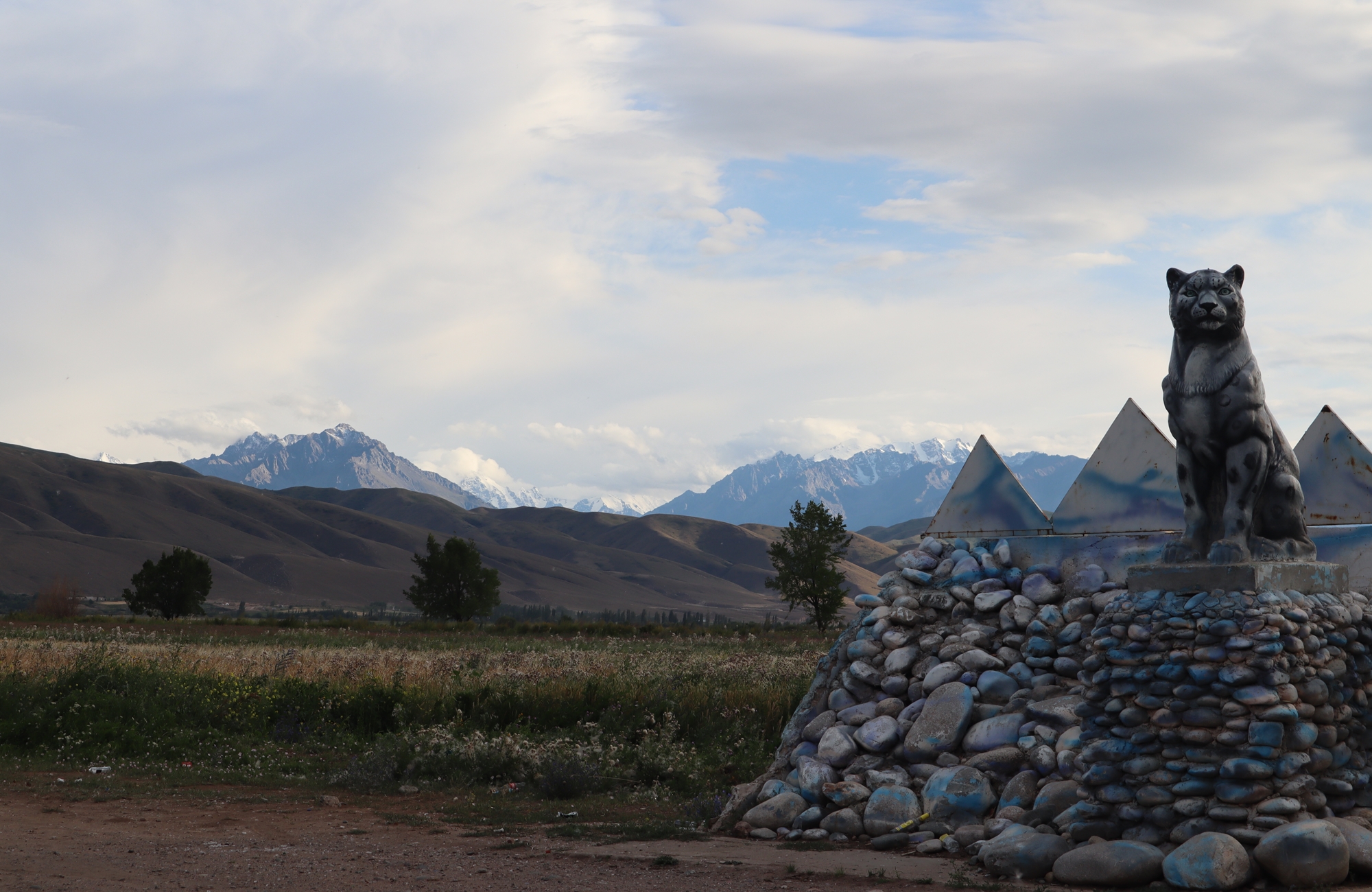 Voyage Kirghizistan - Statue Léopard des Neiges - Amplitudes