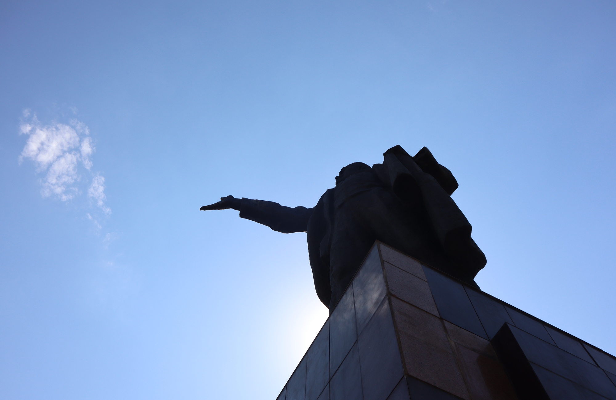 Voyage Kirghizistan - Statue Lénine - Amplitudes