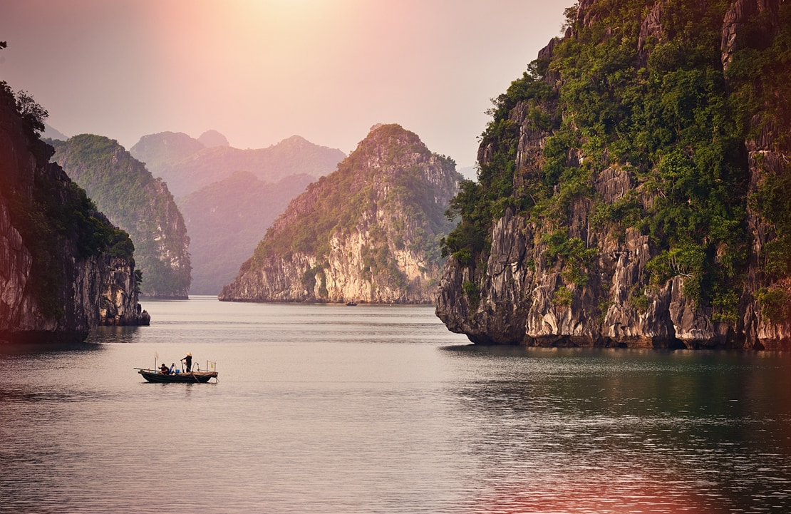 Voyage en famille au Vietnam - Les monts karstiques de la baie d'Halong - Amplitudes