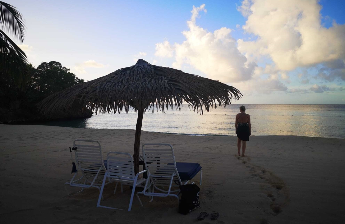 Séjour en Jamaïque - Un crépuscule sur une plage déserte - Amplitudes