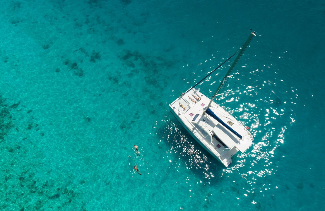 Croisière en Polynésie - Plongeon depuis votre catamaran - Amplitudes