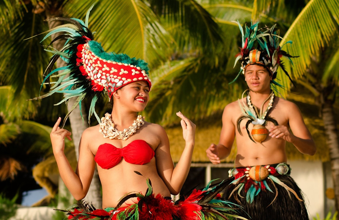 Voyage en famille en Polynésie - Danseurs de ori tahiti en costumes traditionnels - Amplitudes