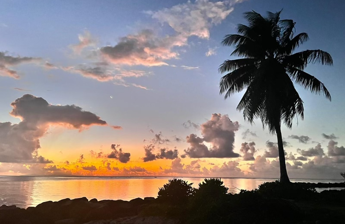 Autotour à Tahiti – Le crépuscule sur l’océan – Amplitudes