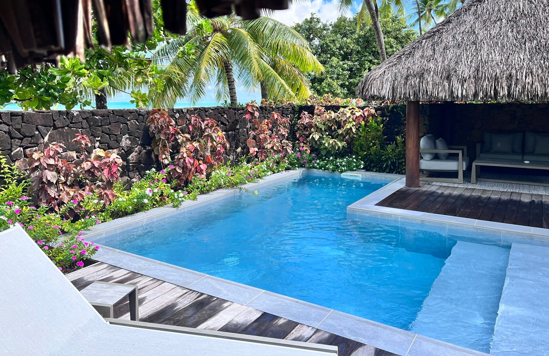 Séjour balnéaire sur Taha’a – La piscine d’une villa du Taha’a by Pearl Beach Resort - Amplitudes