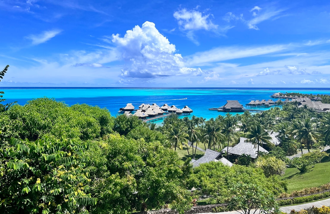 Voyage de noces à Bora Bora – Vue du jardin sur le lagon au Conrad - Amplitudes