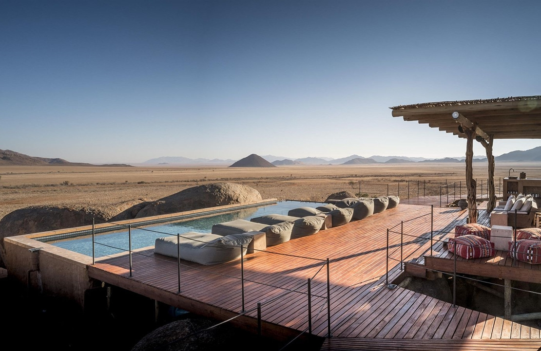 Voyage avec chauffeur en Namibie - La terrasse du Sonop Zannier Hotel - Amplitudes