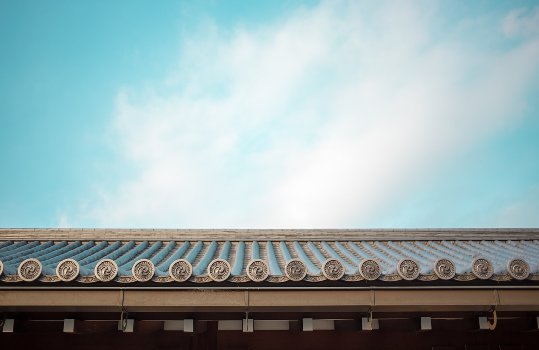 Voyage hors des sentiers battus au Japon - La frise du toit du temple Sanjusangen-do - Amplitudes