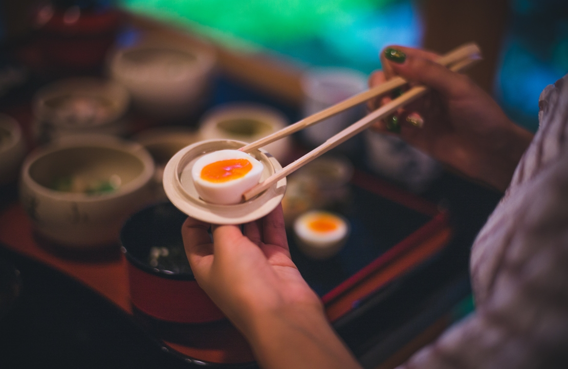 Voyage gastronomique au Japon - Un oeuf mollet parfait d'une préparation kaiseki ryori - Amplitudes