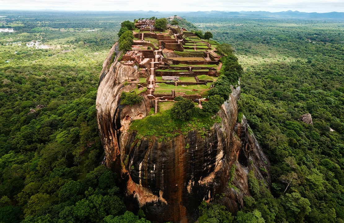 Lune de miel au Sri Lanka - Vue du ciel du rocher du lion à Sigiriya - Amplitudes