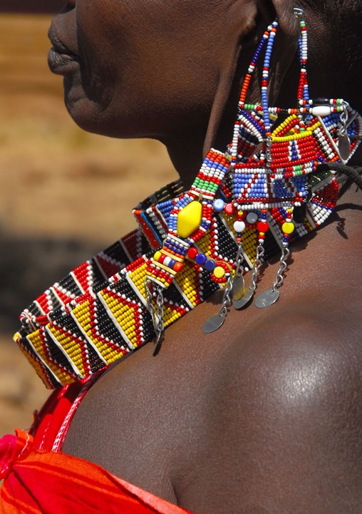 Circuit chauffeur-guide au Kenya - Les bijoux d'une femme masaï - Amplitudes