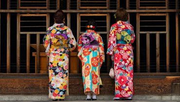 Voyage Kyoto - Femmes en kimono Temple - Amplitudes