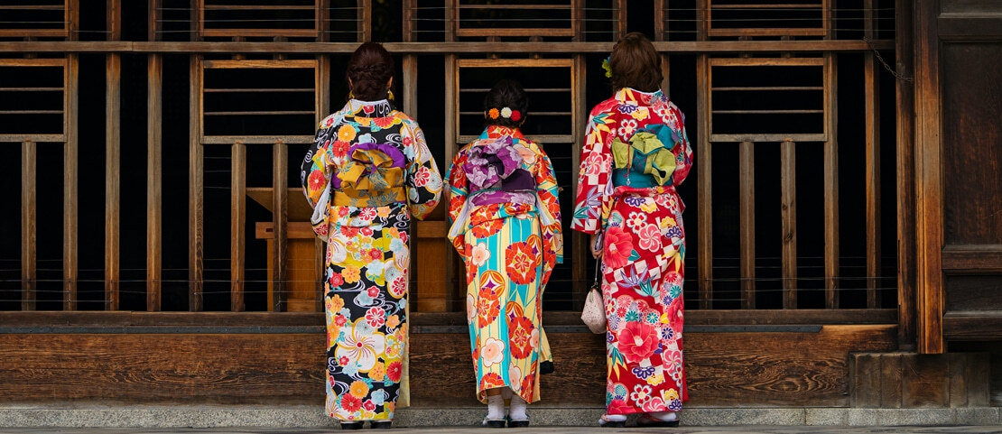 Voyage Kyoto - Femmes en kimono Temple - Amplitudes