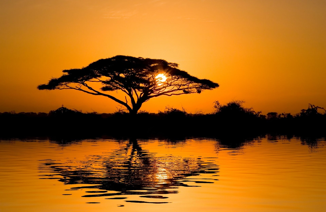 Circuit chauffeur-guide au Kenya - Coucher de soleil sur un lac du parc d'Amboseli - Amplitudes