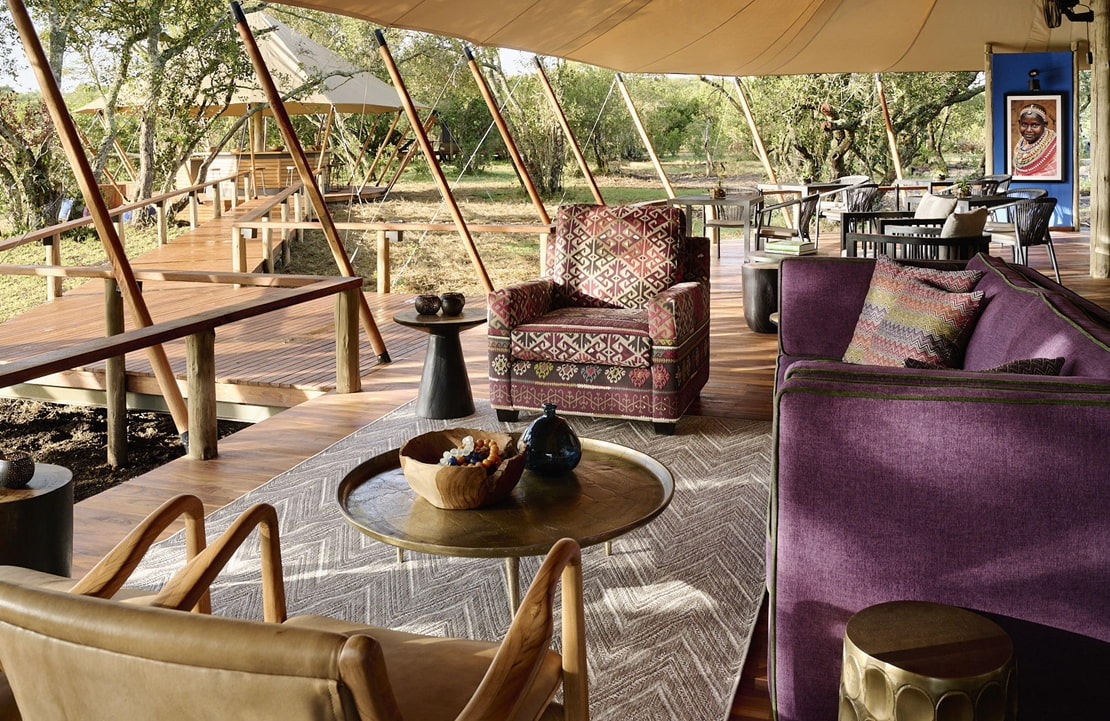 Voyage en famille au Kenya - La terrasse sur le boma du lodge de luxe Sanctuary Tambarare - Amplitudes