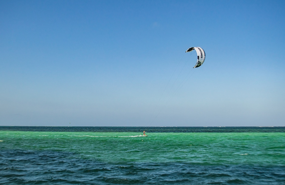 Autotour au Kenya - Kite-surf sur l'océan indien près de la plage Diani - Amplitudes