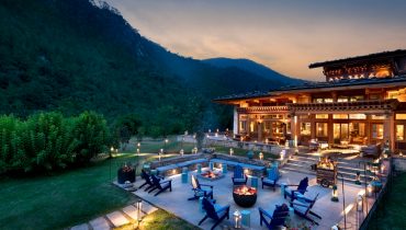 Voyage de luxe au Bhoutan - Le patio du andBeyong Punakha River Lodge - Amplitudes