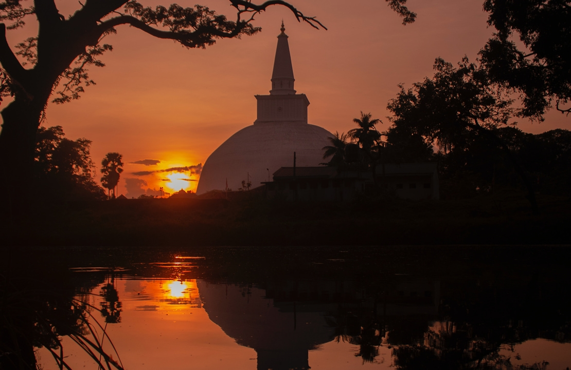 Voyage triangle culturel du Sri Lanka - Anuradhapura au coucher du soleil - Amplitudes