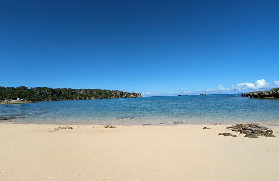 Slow travel au Japon - Une plage de rêve à Okinawa - Amplitudes