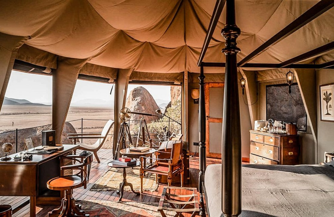 Glamping dans le désert du Namib - L'élégant intérieur du lodge de luxe en Namibie Zannier Hotel Sonop - Amplitudes