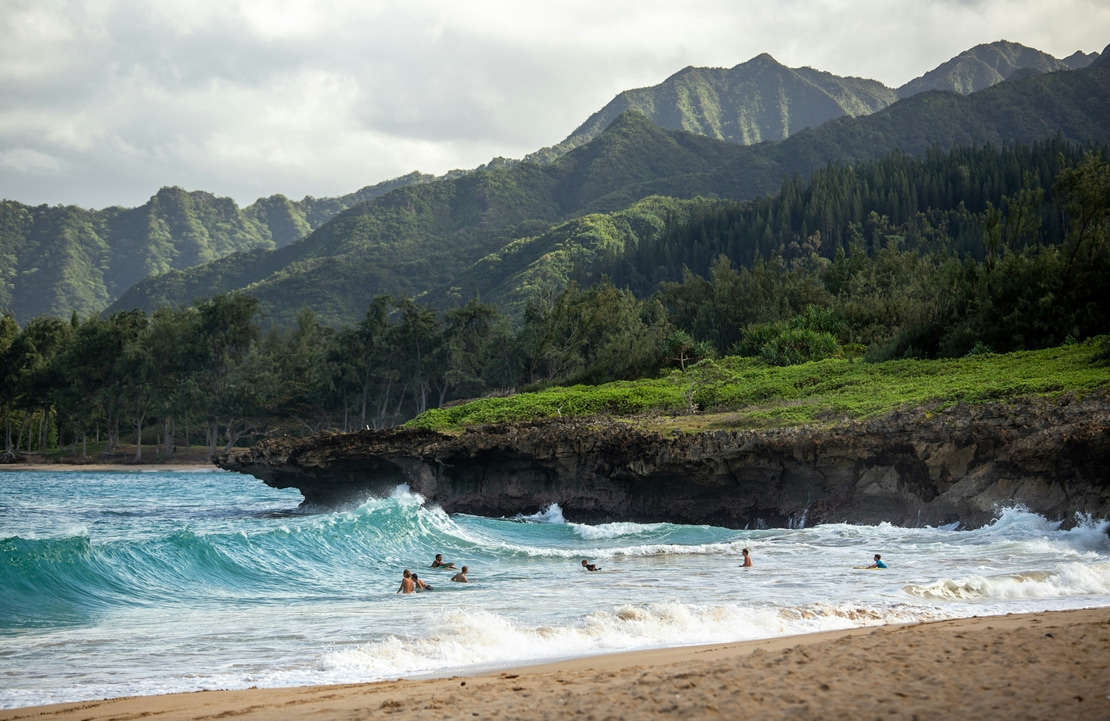 Circuit à Hawaï - La baie de Big Island et ses surfeurs - Amplitudes