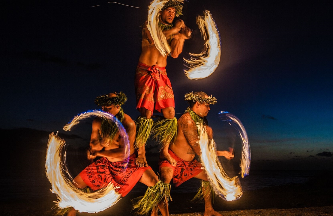 Voyage dans Hawaï et son histoire - Une spectaculaire démonstration de hula - Amplitudes