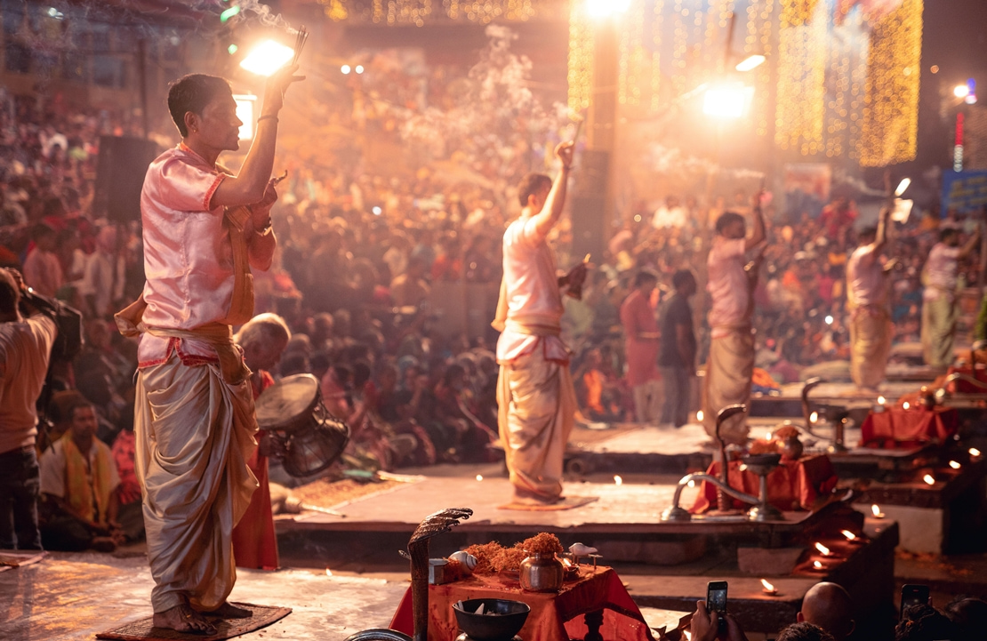 Voyage wellness à Varanasi - La cérémonie de l'Aarti au bord du Gange - Amplitudes