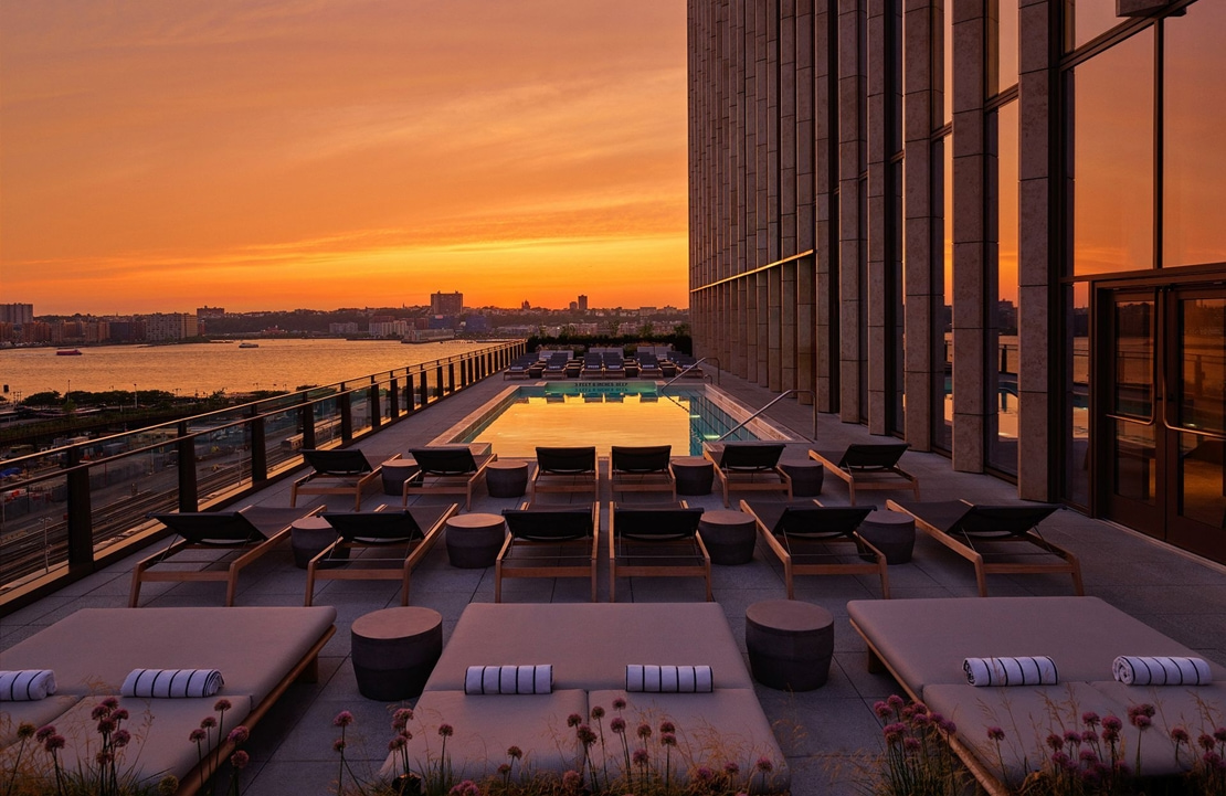 Séjour en hôtel de luxe à Manhattan - La terrasse de l'Equinox Hotel - Amplitudes