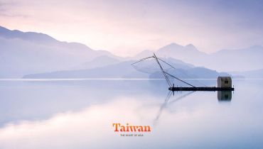 Évasion sereine à Taïwan - Reflets sur le Sun Moon Lake - Amplitudes