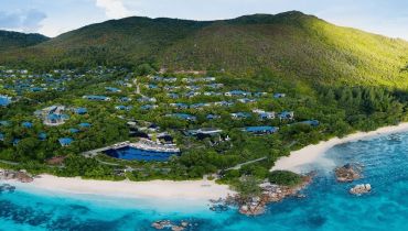 Séjour en famille aux Seychelles - Vue aérienne du Raffles Seychelles - Amplitudes