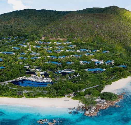 Séjour en famille aux Seychelles - Vue aérienne du Raffles Seychelles - Amplitudes